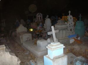 夜の墓地